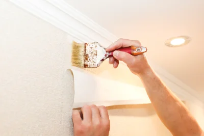 Pose de papier peint à Saint-Jean-de-la-Motte — revêtements muraux et toiles de verre